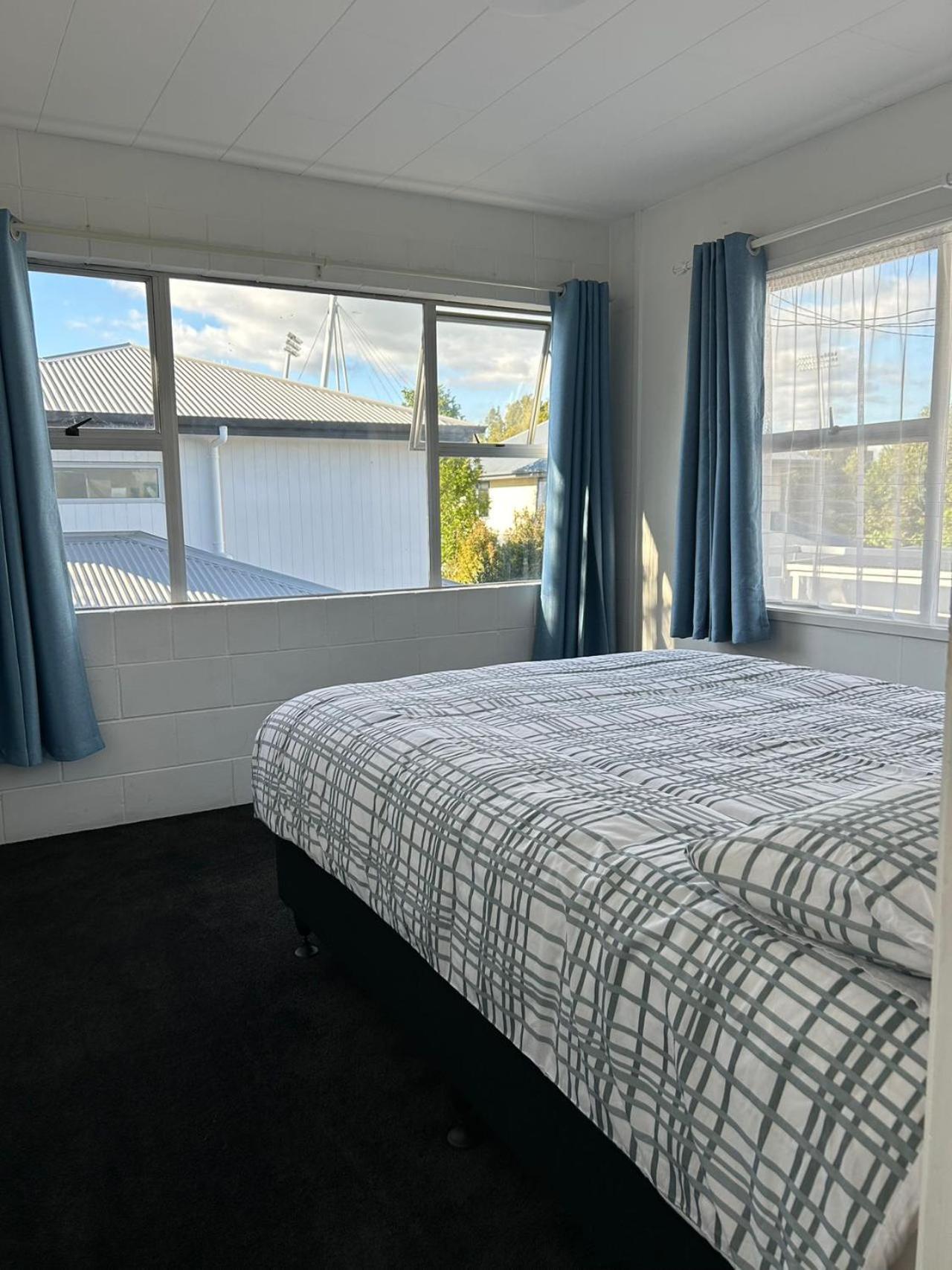 Avon Apartments Hamilton Esterno foto